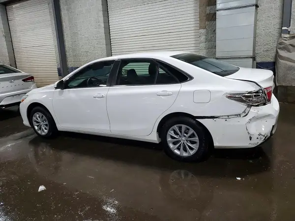 4T1BF1FK3HU667425 2017 TOYOTA CAMRY - Image 2