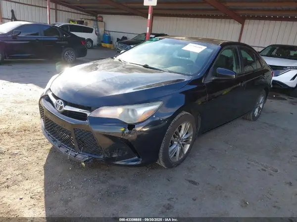 4T1BF1FK3HU668073 2017 TOYOTA CAMRY - Image 2