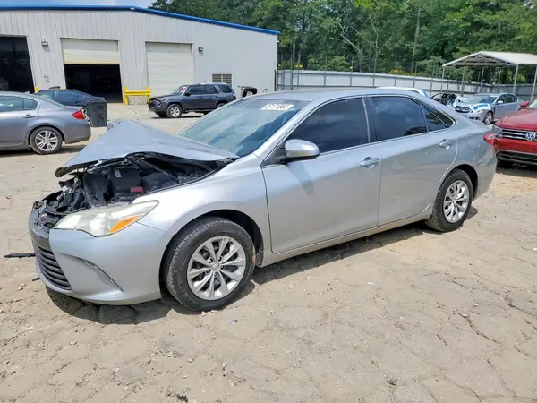 4T1BF1FK3HU668302 2017 TOYOTA CAMRY - Image 1