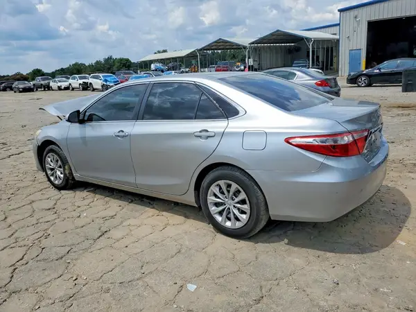 4T1BF1FK3HU668302 2017 TOYOTA CAMRY - Image 2