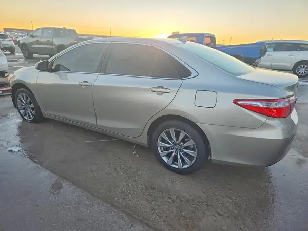 4T1BF1FK3HU669563 2017 TOYOTA CAMRY - Image 2