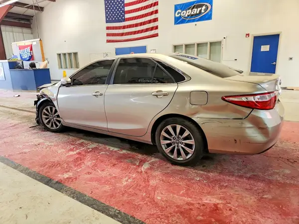 4T1BF1FK3HU672785 2017 TOYOTA CAMRY - Image 2