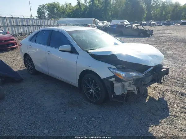 4T1BF1FK3HU673340 2017 TOYOTA CAMRY - Image 1