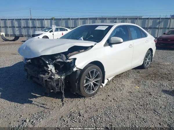 4T1BF1FK3HU673340 2017 TOYOTA CAMRY - Image 2