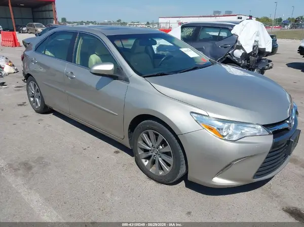 4T1BF1FK3HU683981 2017 TOYOTA CAMRY - Image 1