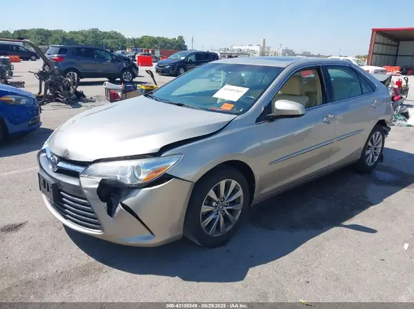 4T1BF1FK3HU683981 2017 TOYOTA CAMRY - Image 2