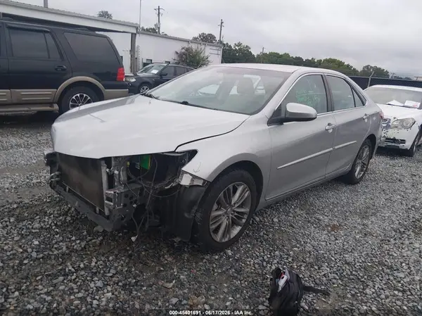 4T1BF1FK3HU684693 2017 TOYOTA CAMRY - Image 2