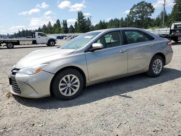 4T1BF1FK3HU685164 2017 TOYOTA CAMRY - Image 1