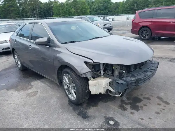 4T1BF1FK3HU685987 2017 TOYOTA CAMRY - Image 1