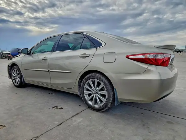 4T1BF1FK3HU687982 2017 TOYOTA CAMRY - Image 2