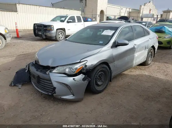 4T1BF1FK3HU688372 2017 TOYOTA CAMRY - Image 2