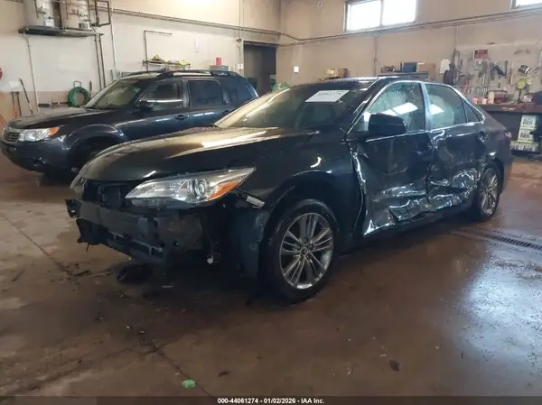 4T1BF1FK3HU689909 2017 TOYOTA CAMRY - Image 2