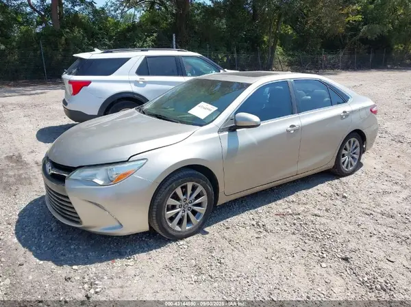 4T1BF1FK3HU694642 2017 TOYOTA CAMRY - Image 2
