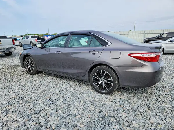 4T1BF1FK3HU695001 2017 TOYOTA CAMRY - Image 2