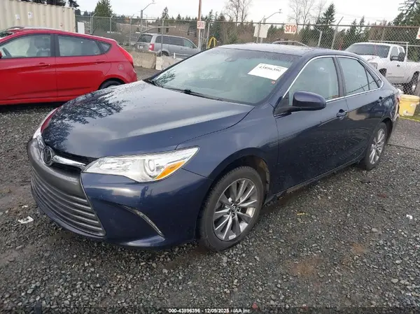 4T1BF1FK3HU695757 2017 TOYOTA CAMRY - Image 2