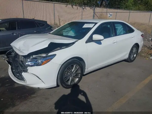 4T1BF1FK3HU696133 2017 TOYOTA CAMRY - Image 2