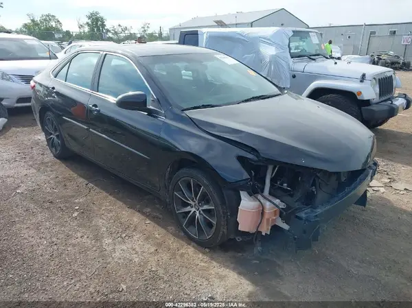 4T1BF1FK3HU696908 2017 TOYOTA CAMRY - Image 1