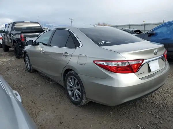 4T1BF1FK3HU697170 2017 TOYOTA CAMRY - Image 2