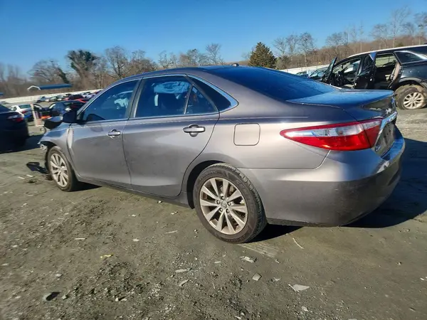 4T1BF1FK3HU697735 2017 TOYOTA CAMRY - Image 2