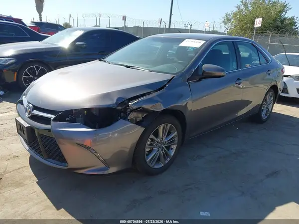 4T1BF1FK3HU697833 2017 TOYOTA CAMRY - Image 2