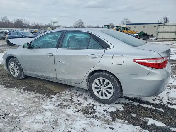 4T1BF1FK3HU699176 2017 TOYOTA CAMRY - Image 2