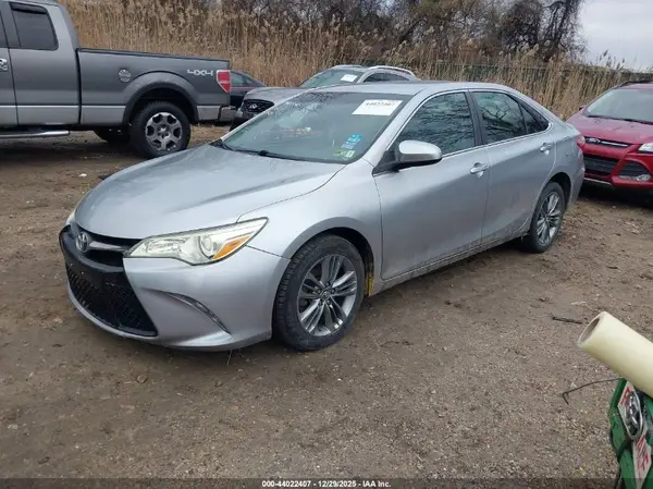 4T1BF1FK3HU699601 2017 TOYOTA CAMRY - Image 2