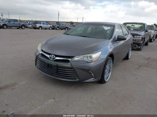 4T1BF1FK3HU703453 2017 TOYOTA CAMRY - Image 2