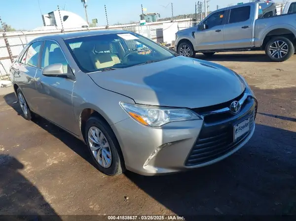 4T1BF1FK3HU705557 2017 TOYOTA CAMRY - Image 1