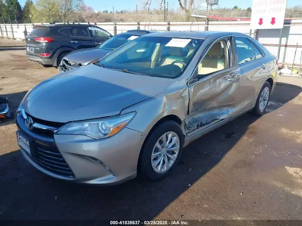 4T1BF1FK3HU705557 2017 TOYOTA CAMRY - Image 2