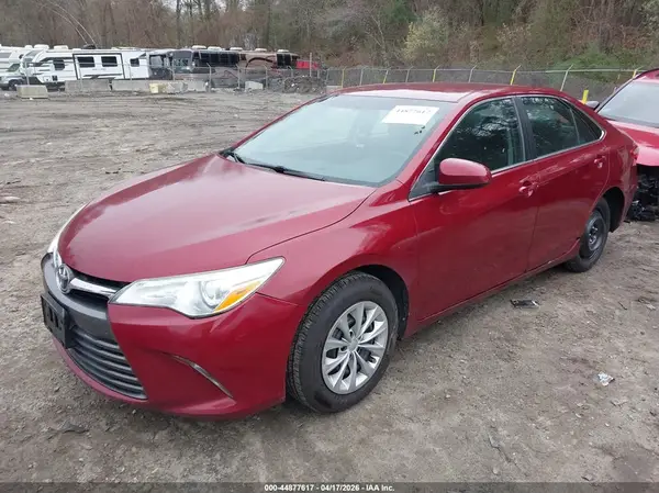 4T1BF1FK3HU708703 2017 TOYOTA CAMRY - Image 2