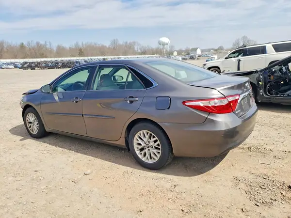 4T1BF1FK3HU710595 2017 TOYOTA CAMRY - Image 2
