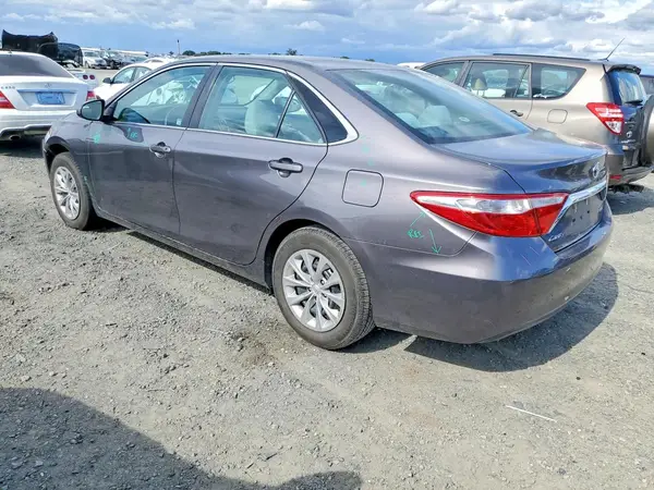 4T1BF1FK3HU710807 2017 TOYOTA CAMRY - Image 2
