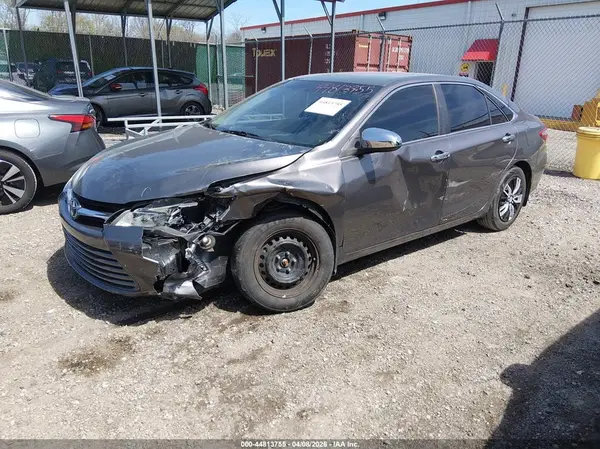 4T1BF1FK3HU710970 2017 TOYOTA CAMRY - Image 2