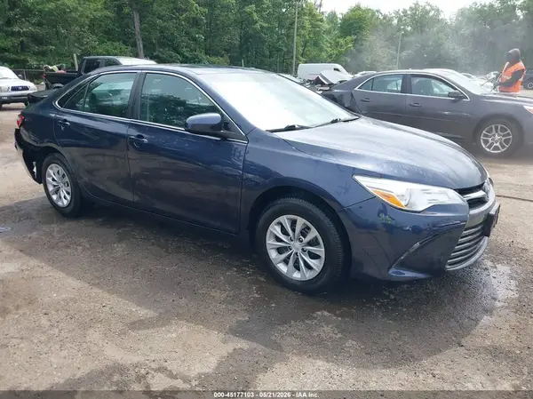 4T1BF1FK3HU711875 2017 TOYOTA CAMRY - Image 1