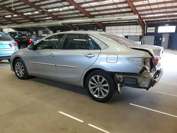 4T1BF1FK3HU713996 2017 TOYOTA CAMRY - Image 2