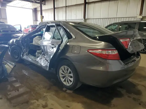 4T1BF1FK3HU716915 2017 TOYOTA CAMRY - Image 2