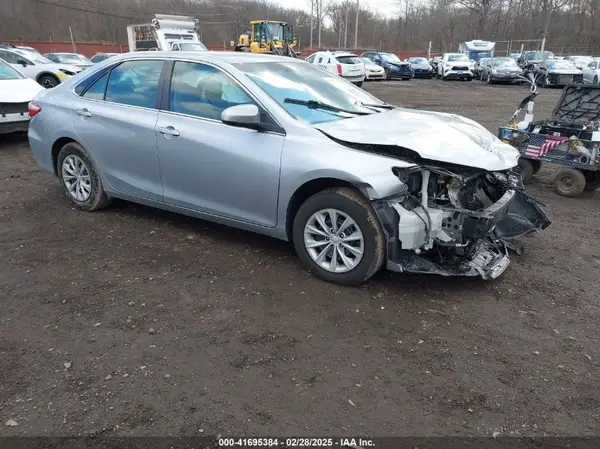 4T1BF1FK3HU721774 2017 TOYOTA CAMRY - Image 1