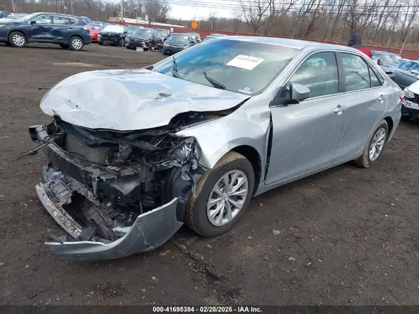 4T1BF1FK3HU721774 2017 TOYOTA CAMRY - Image 2