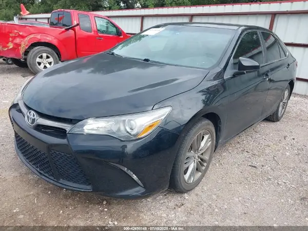 4T1BF1FK3HU725243 2017 TOYOTA CAMRY - Image 2