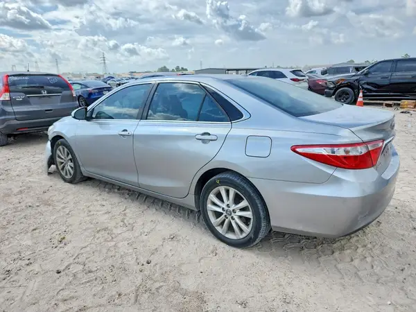4T1BF1FK3HU726750 2017 TOYOTA CAMRY - Image 2