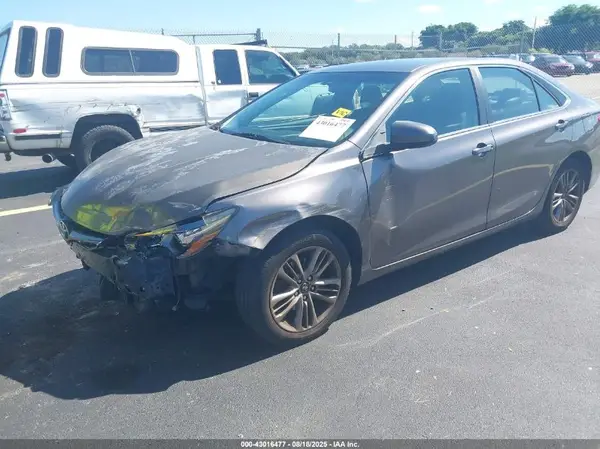 4T1BF1FK3HU727090 2017 TOYOTA CAMRY - Image 2