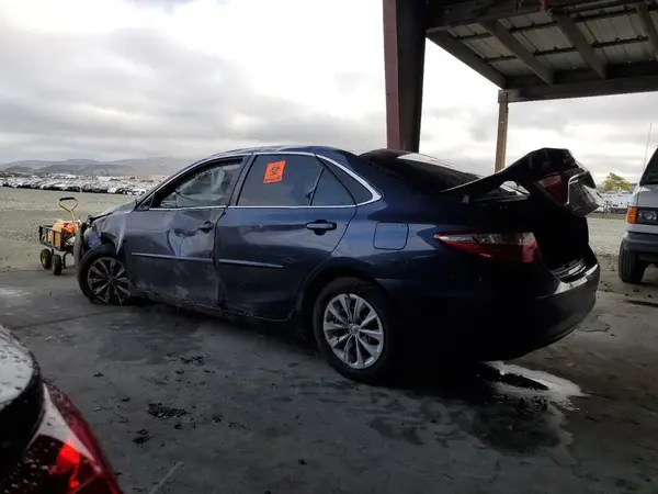 4T1BF1FK3HU729440 2017 TOYOTA CAMRY - Image 2