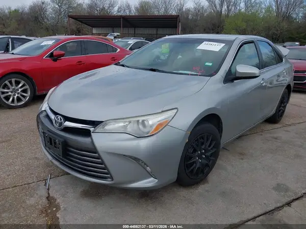 4T1BF1FK3HU729695 2017 TOYOTA CAMRY - Image 2