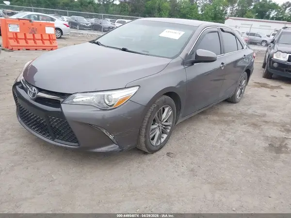 4T1BF1FK3HU734704 2017 TOYOTA CAMRY - Image 2