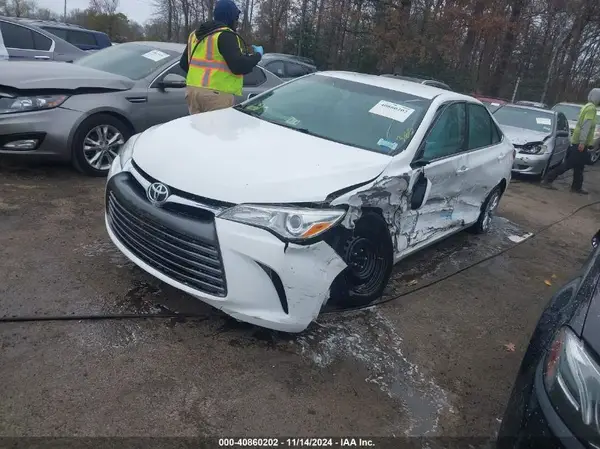 4T1BF1FK3HU734718 2017 TOYOTA CAMRY - Image 2