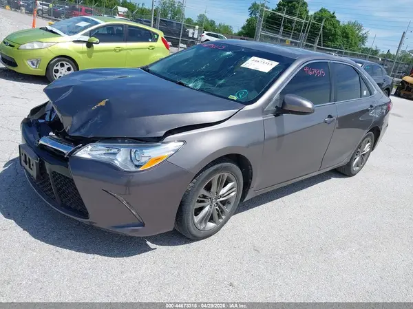 4T1BF1FK3HU737117 2017 TOYOTA CAMRY - Image 2