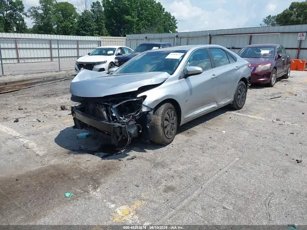 4T1BF1FK3HU738395 2017 TOYOTA CAMRY - Image 2