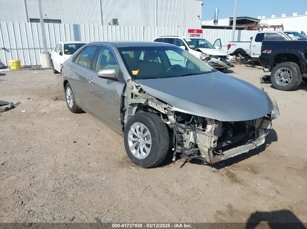 4T1BF1FK3HU739756 2017 TOYOTA CAMRY - Image 1