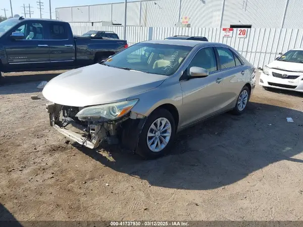 4T1BF1FK3HU739756 2017 TOYOTA CAMRY - Image 2