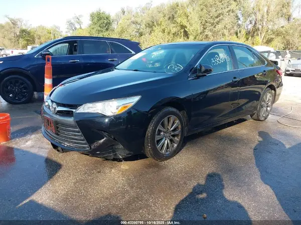 4T1BF1FK3HU739790 2017 TOYOTA CAMRY - Image 2